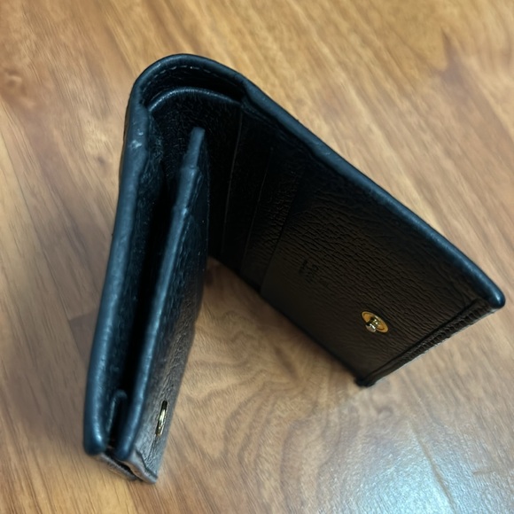 Authentic Gucci Leather Card Holder Snap Wallet - Picture 6 of 16